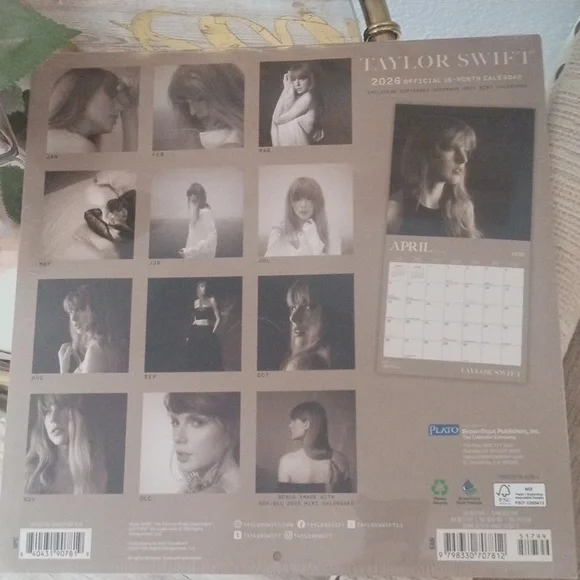 Taylor Swift 2026 calendar - Picture 3 of 5